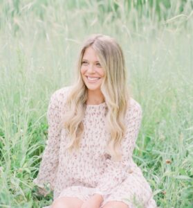 Thomas Rhett’s Wife Lauren Akins Launches ‘Live in Love’ Podcast