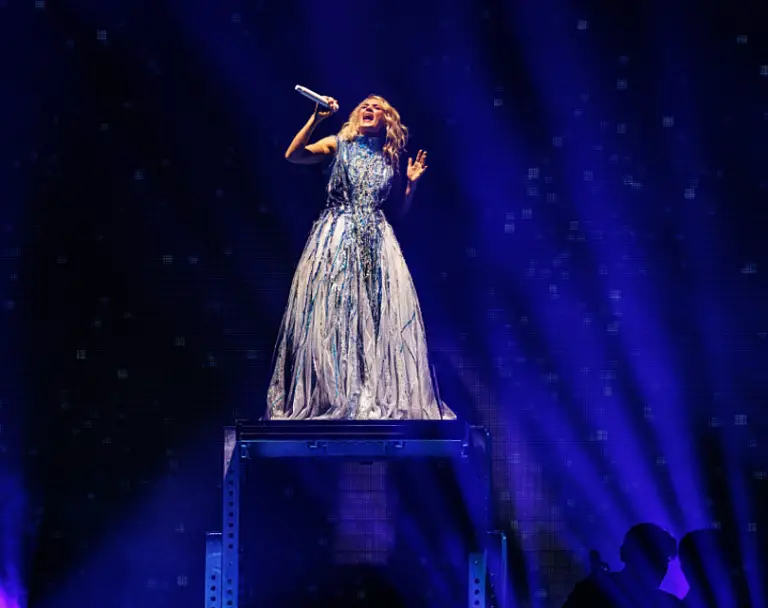 Carrie Underwood Flies High On the Denim & Rhinestones Tour