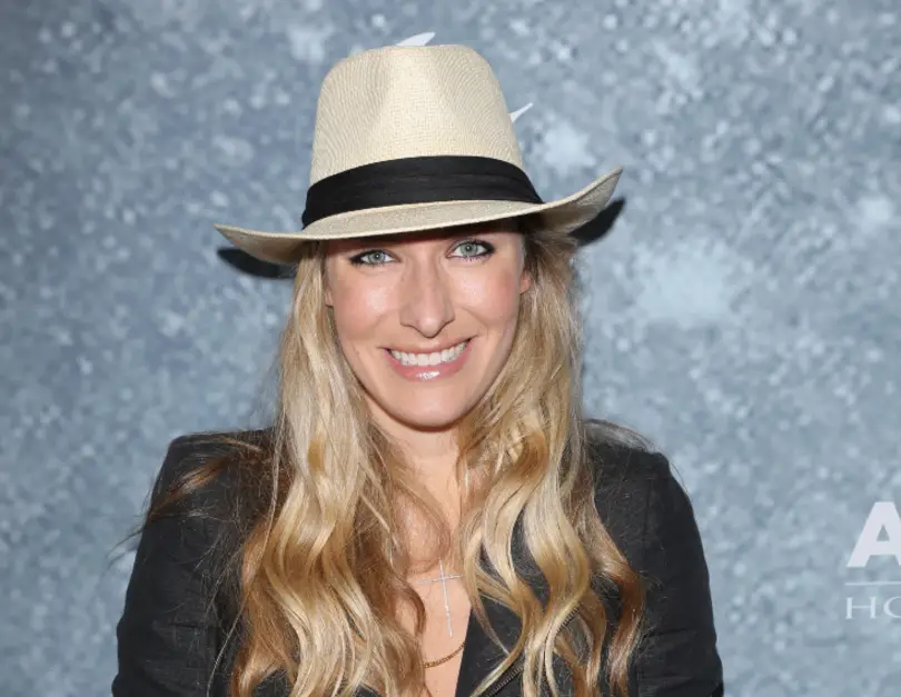 Holly Williams Her Fourth Baby While On Vacation(01)