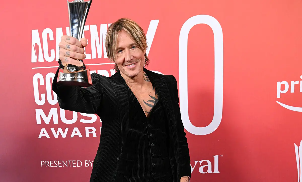 2025 ACM Awards: Keith Urban Is 'Speechless' After Receiving Triple Crown Award