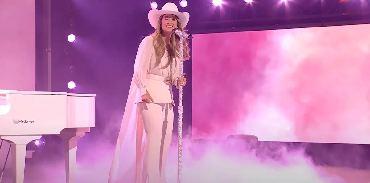 Lainey Wilson Performs 'Somewhere Over Laredo,' Announces 'Whirlwind Deluxe' [WATCH]