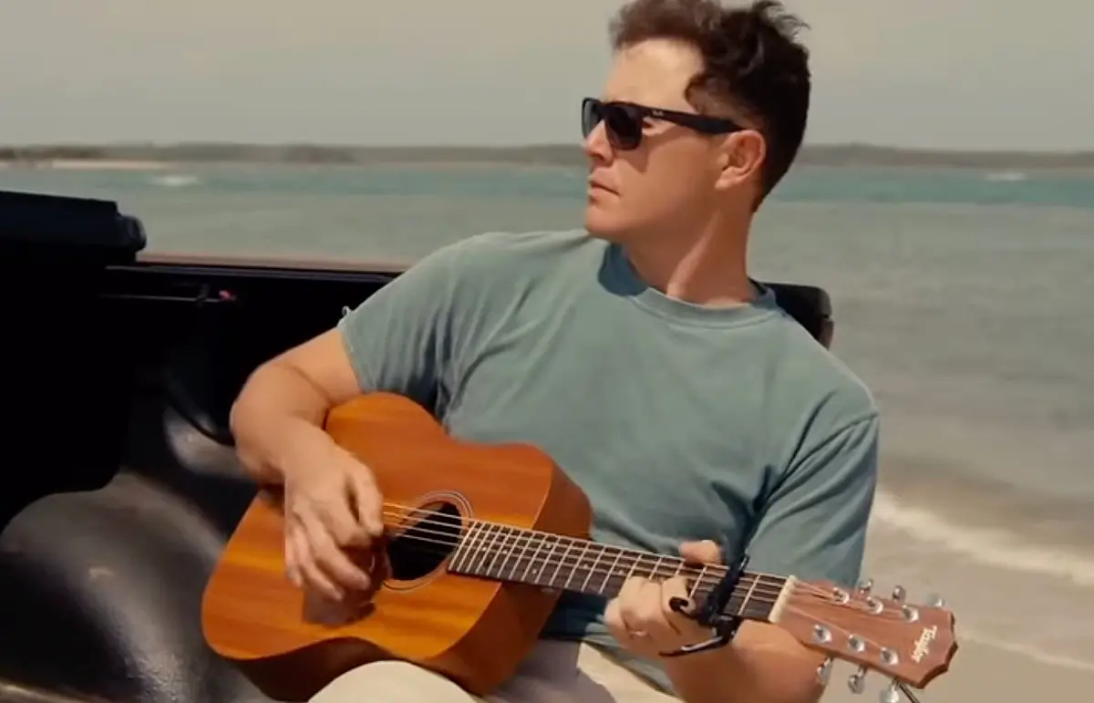 Scotty McCreery To Release 'Bottle Rockets' With Hootie & the Blowfish [WATCH]
