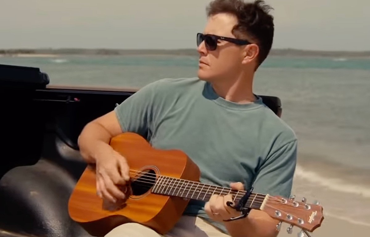 Scotty McCreery To Release 'Bottle Rockets' With Hootie & the Blowfish  [WATCH]