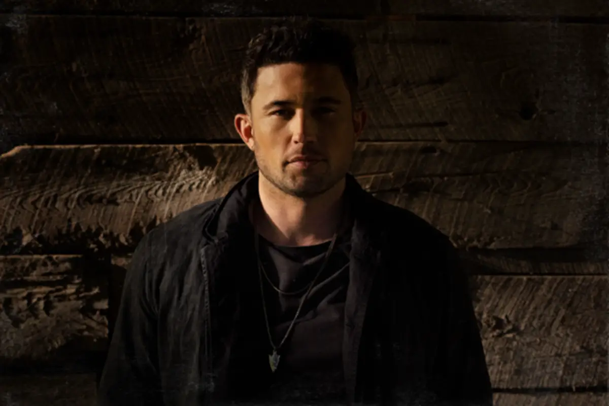 Michael Ray Performs Romantic New Song, 'Smoke,' Reveals He Is Working On a New Album