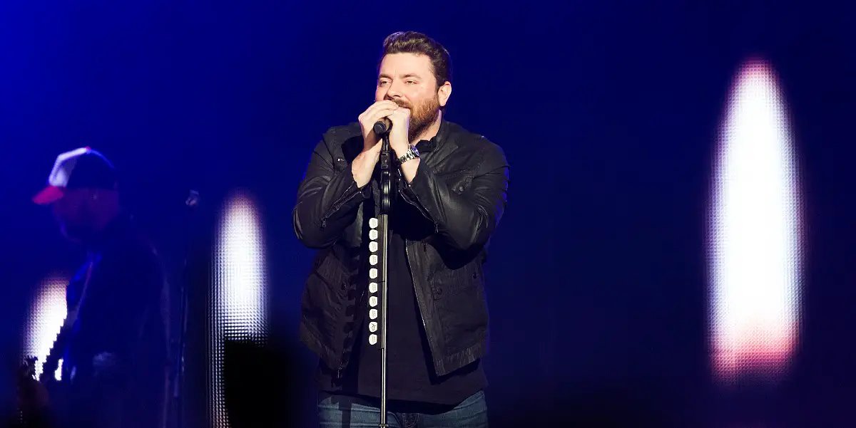 Chris Young Captivates Crowd Opening for Brooks & Dunn [WATCH]