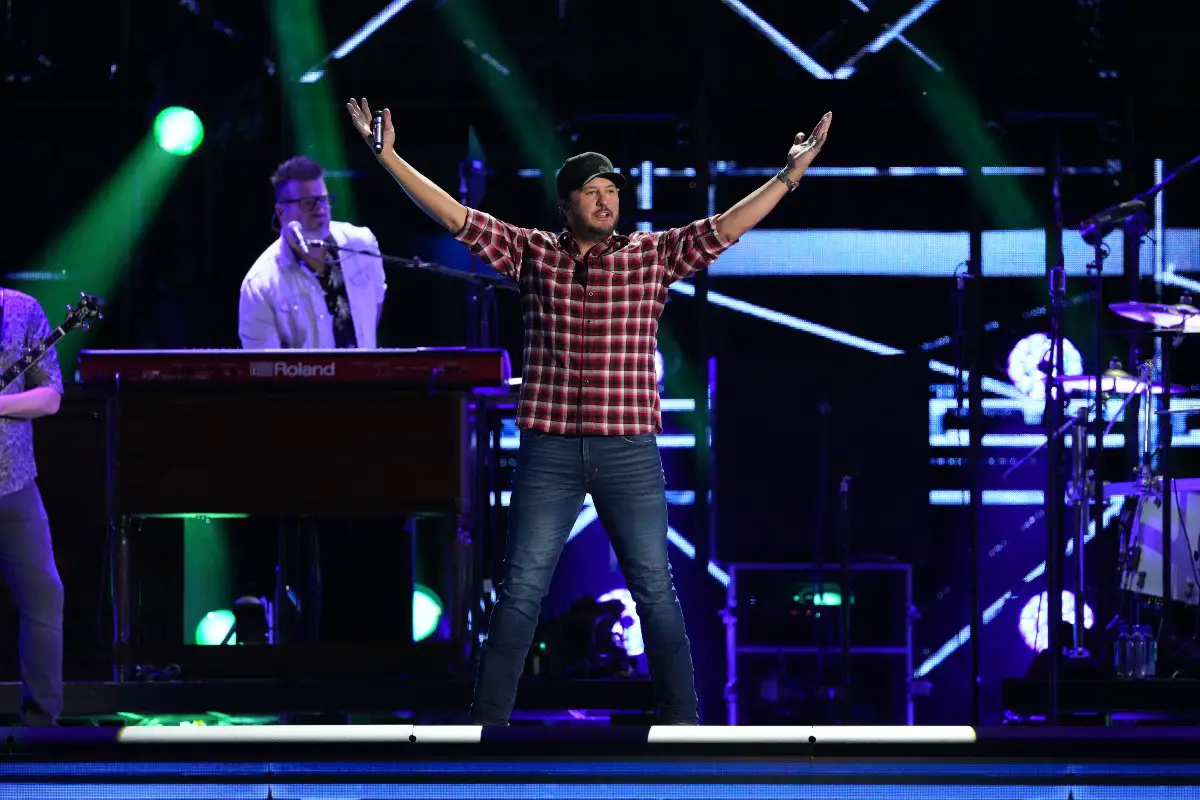 Luke Bryan Reveals Tough Battle With COVID: 'Fans Could See Me Really Coughing'