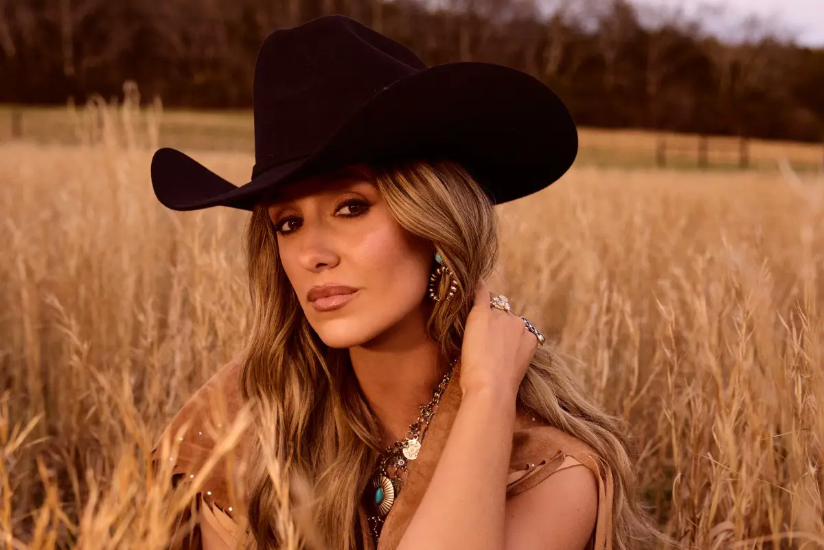 Lainey Wilson Releases 'Whirlwind Deluxe,' Calls It a 'Step Into Another Direction'