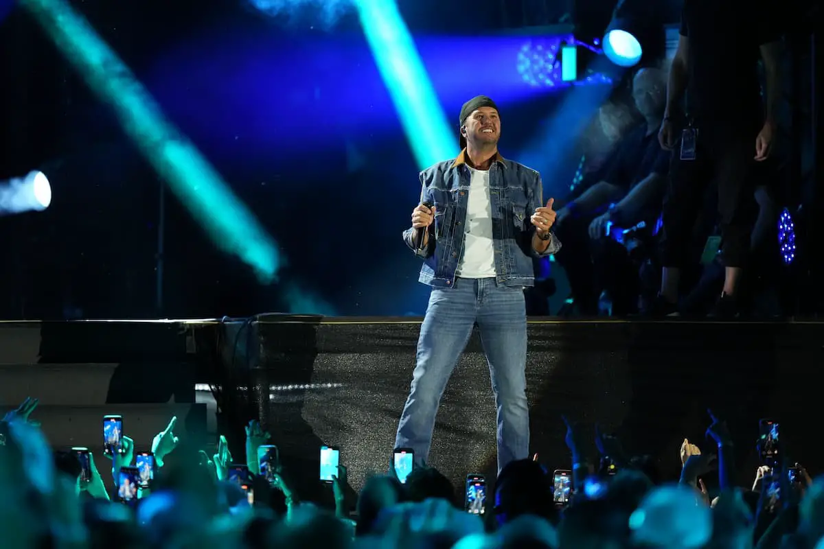 Luke Bryan Celebrates His 32nd No. 1 Hit With 'Country Song Came On'