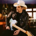 Brad Paisley Announces New Christmas Album, 'Snow Globe Town'