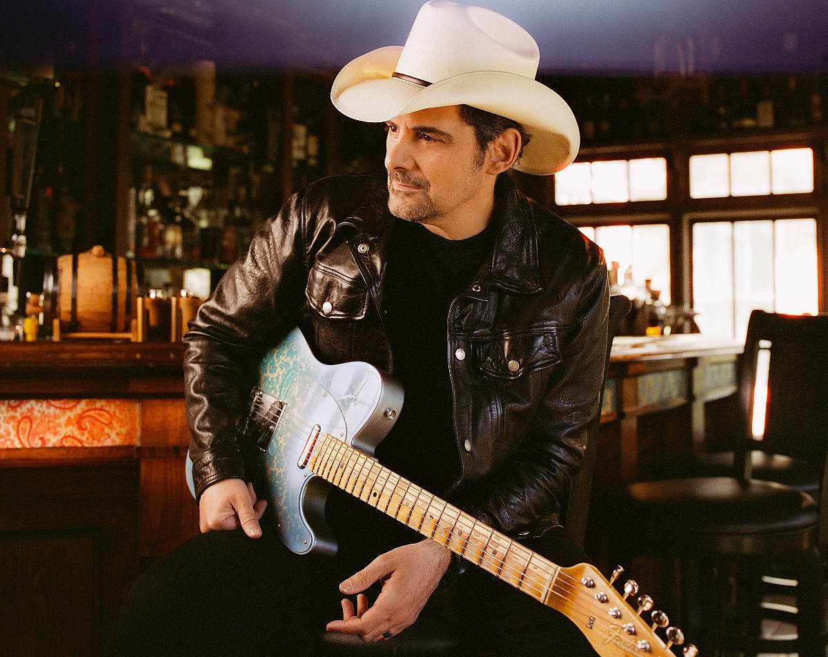 Brad Paisley Announces New Christmas Album, 'Snow Globe Town'