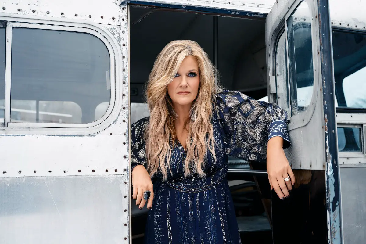 Trisha Yearwood Announces 'The Mirror (Deluxe)' and 2026 Tour