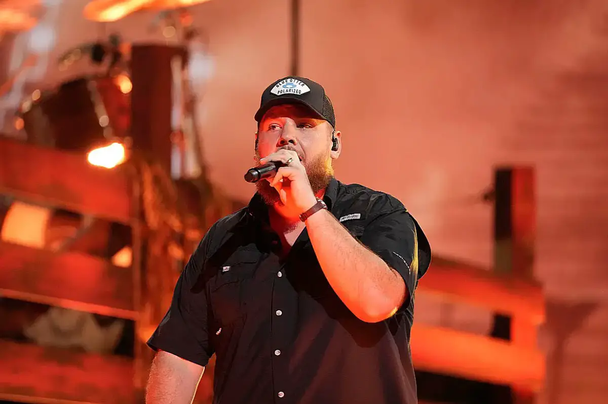 Luke Combs Reveals Track List for 'The Way I Am'