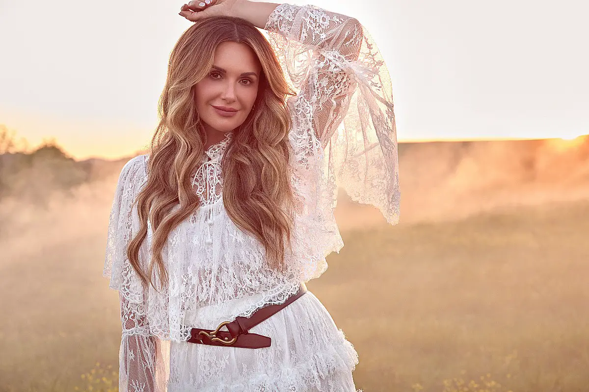 Carly Pearce Announces Deeply Personal 'Honest Woman' Album