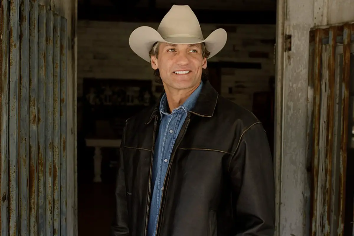 Wade Hayes Drops New Version of 'I'm Still Dancin' With You' [LISTEN]
