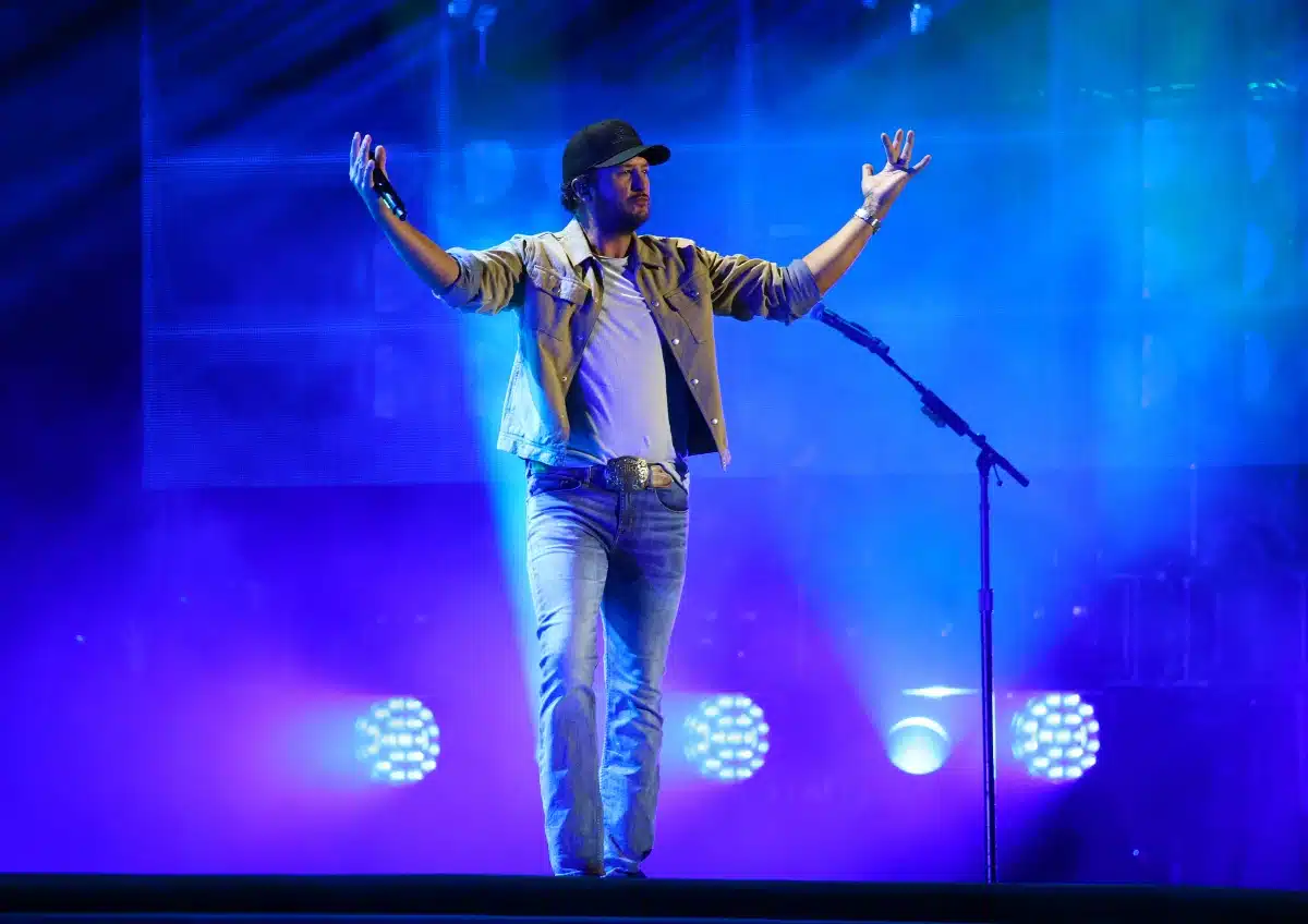 Luke Bryan Shares Details of New 'Signs' Album, Out on Friday